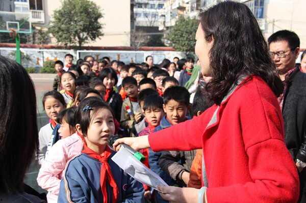 郑州小学爆料事件最新情况,真相逐步浮出水面，家长教师矛盾再引关注  第1张